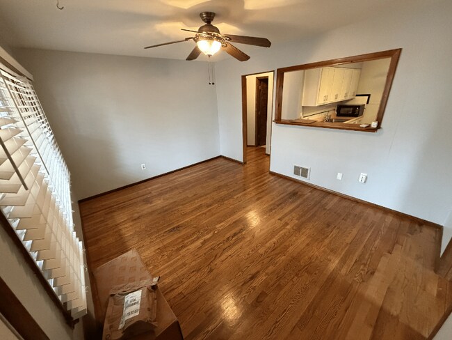 Foto del edificio - 144 Flora Dr