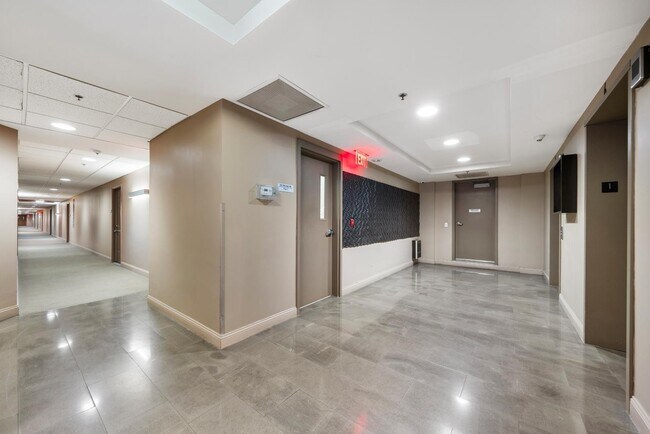 Building Photo - 300 City Pl