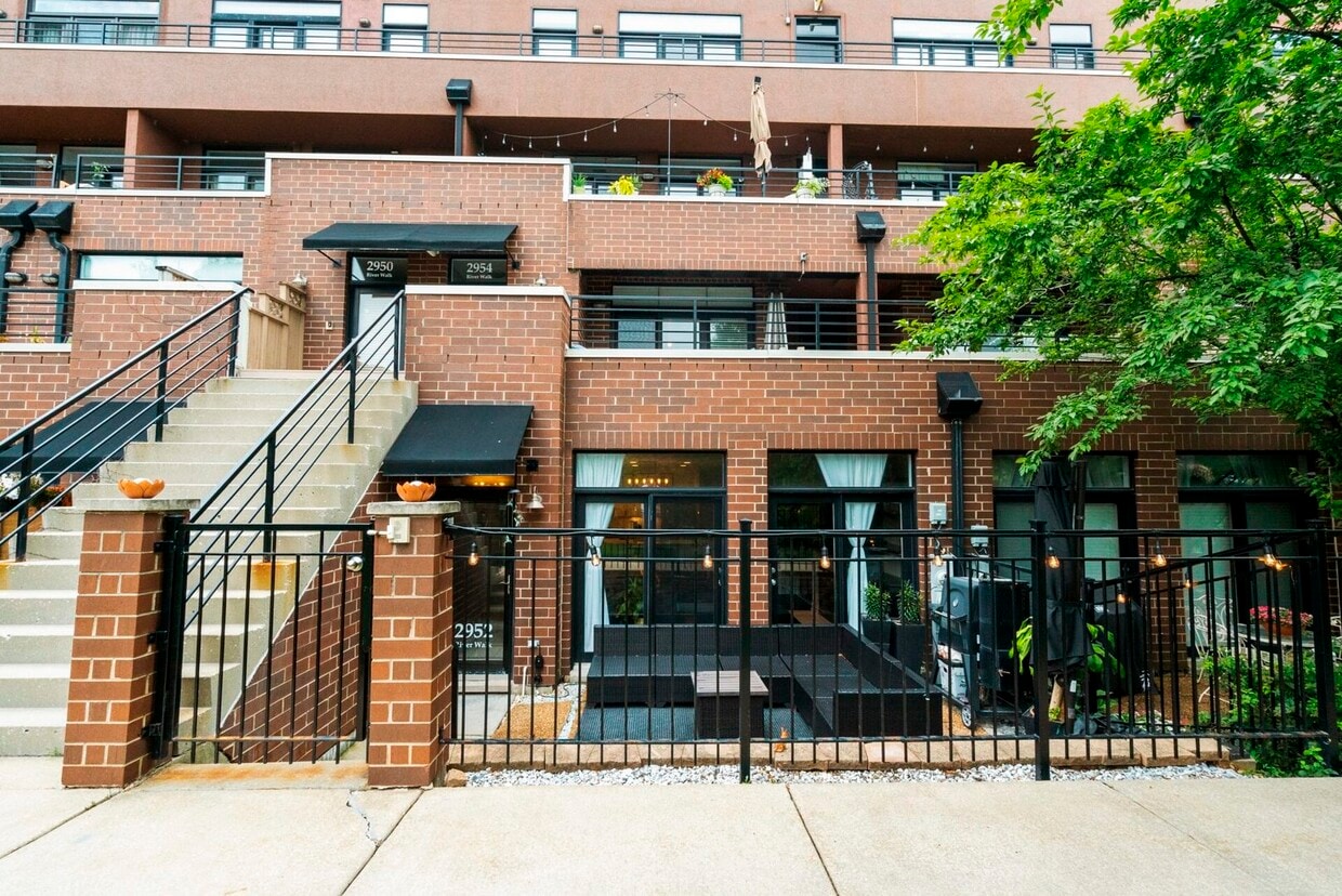 2952 N Riverwalk Dr Unit 58, Chicago, IL 60618 Condo for Rent in