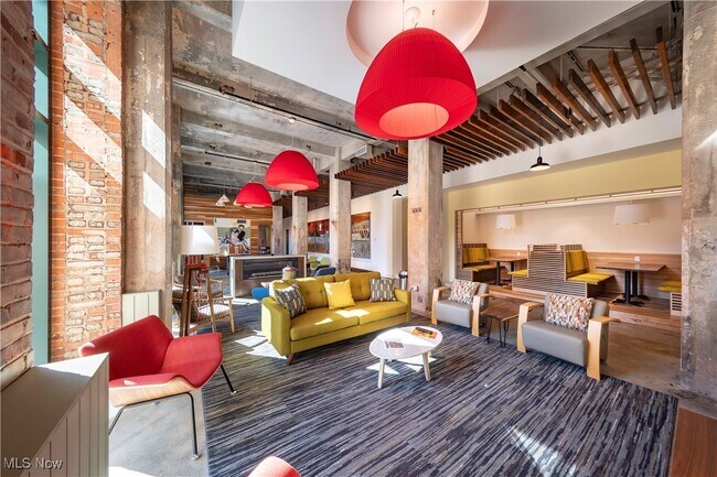 Foto del edificio - 725 Johnson Ct