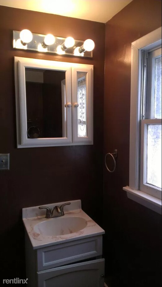Building Photo - 4 br, 2.5 bath House - 177 Curry Hollow Rd