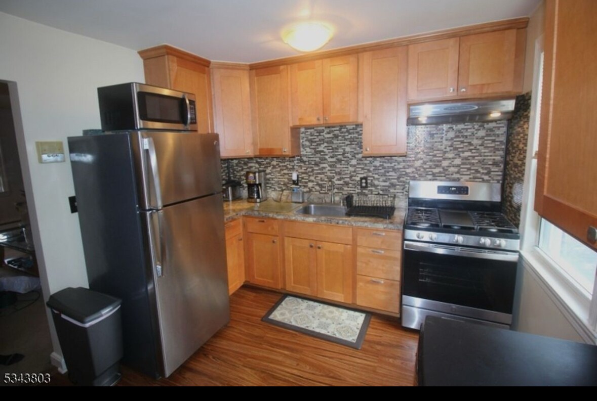 Foto principal - 963 E Front St