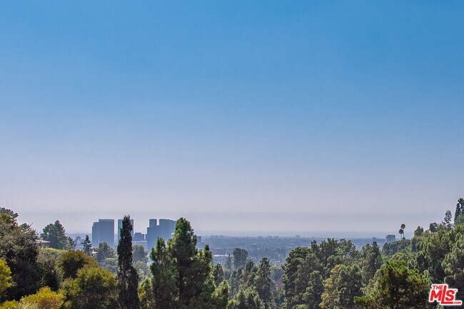 Building Photo - 1591 Lindacrest Dr