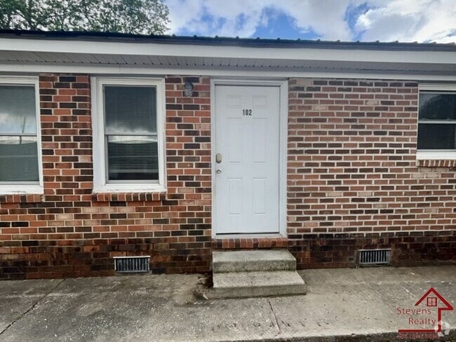 Building Photo - 500 Skyline Dr