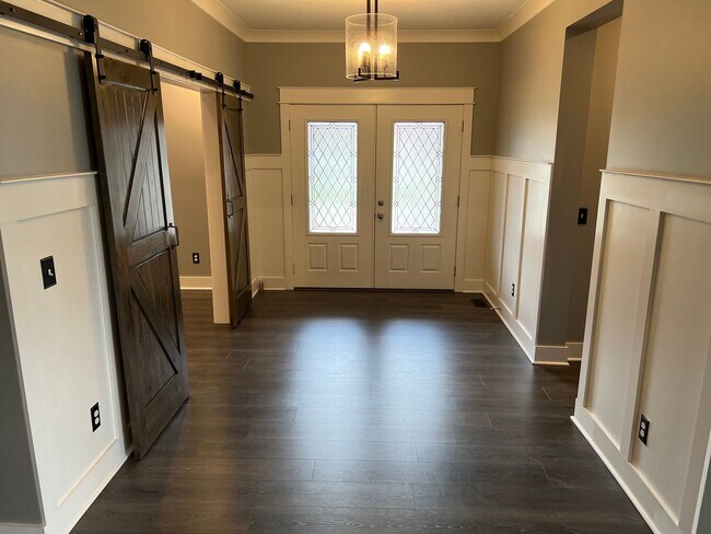 Foto del edificio - 4 Bedroom Home w/ Office and 3 Car Garage