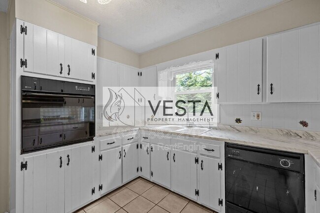 Building Photo - 90 Knob Hill Rd