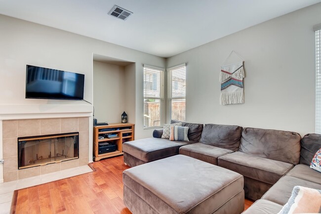Foto del edificio - Lovely 3 Bedroom Home in Eastlake Vistas w...