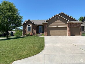 Building Photo - 840 N Bedford Ct