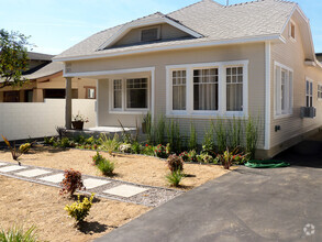 Building Photo - 321 Heliotrope Dr