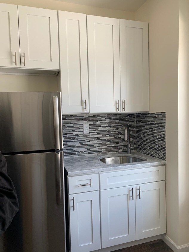 Primary Photo - 3770-70 63rd St