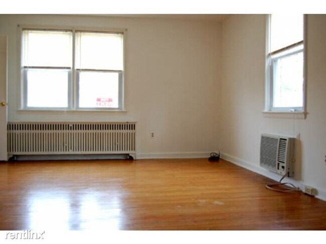 Foto del edificio - 8035 Pine Rd
