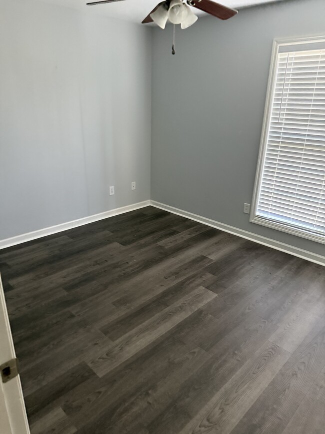 Building Photo - 216 Harlans Cir