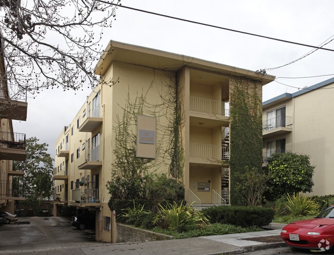 Building Photo - 37 Moss Ave