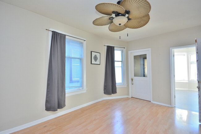 Foto del edificio - 818/820 Brady