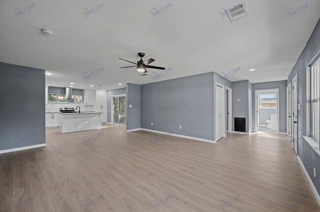 Building Photo - 2517 Tisinger Ave