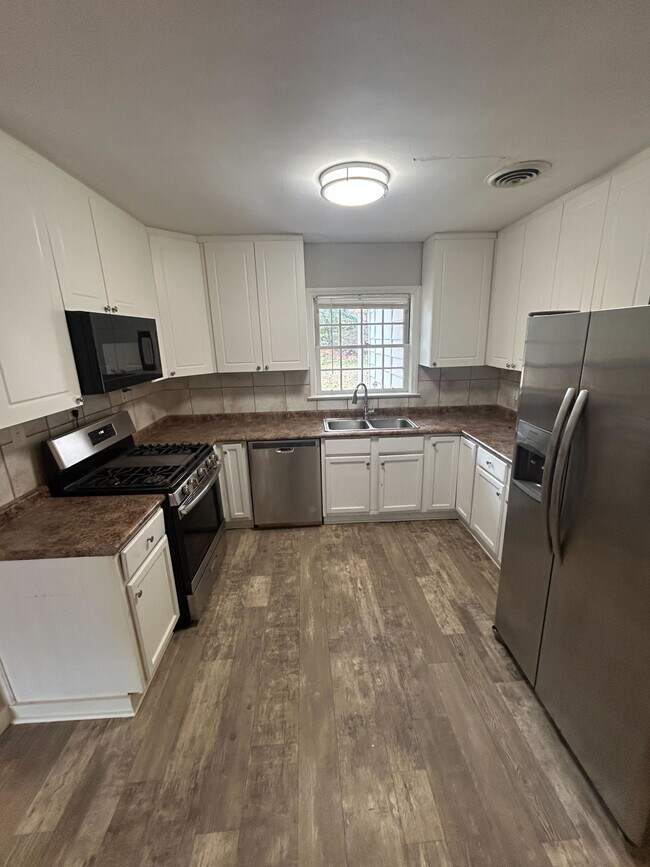 Building Photo - 3575 N Wareingwood Dr