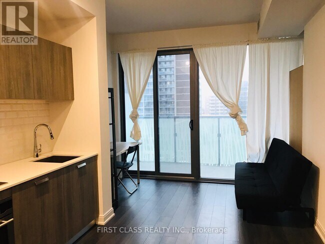 Building Photo - 50 Charles St E