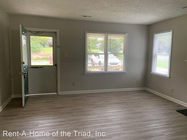 Foto del edificio - 3 br, 2 bath House - 208 E. McCulloch Street