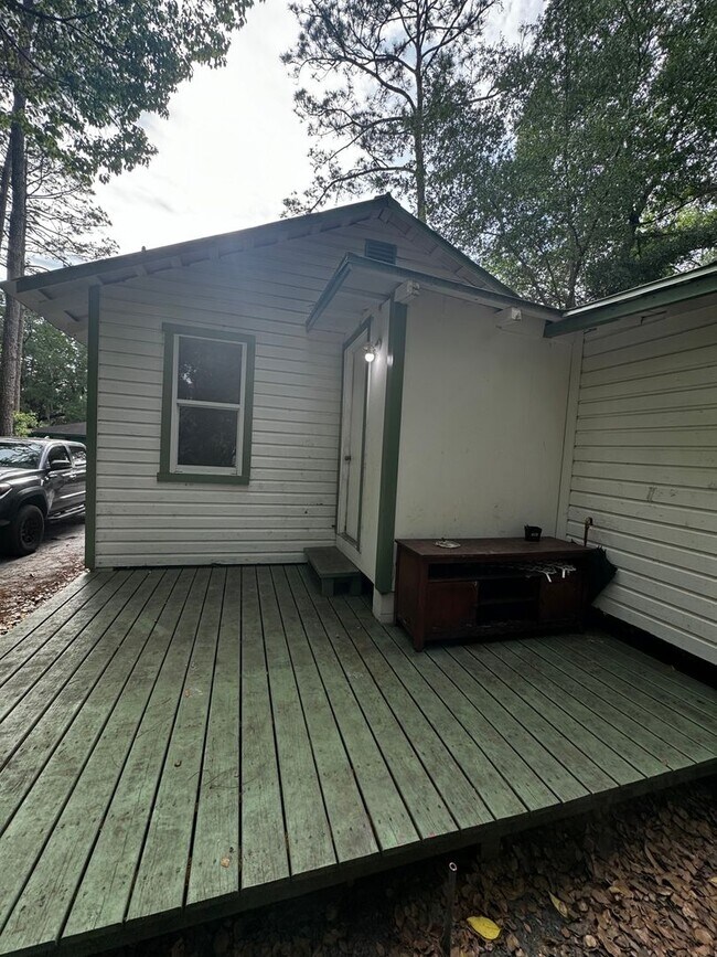 Building Photo - 2 Bedroom Single Family Home in Gainesville