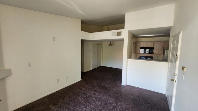 Building Photo - Fabulous 2nd floor condo with 1 bedroom, 1...