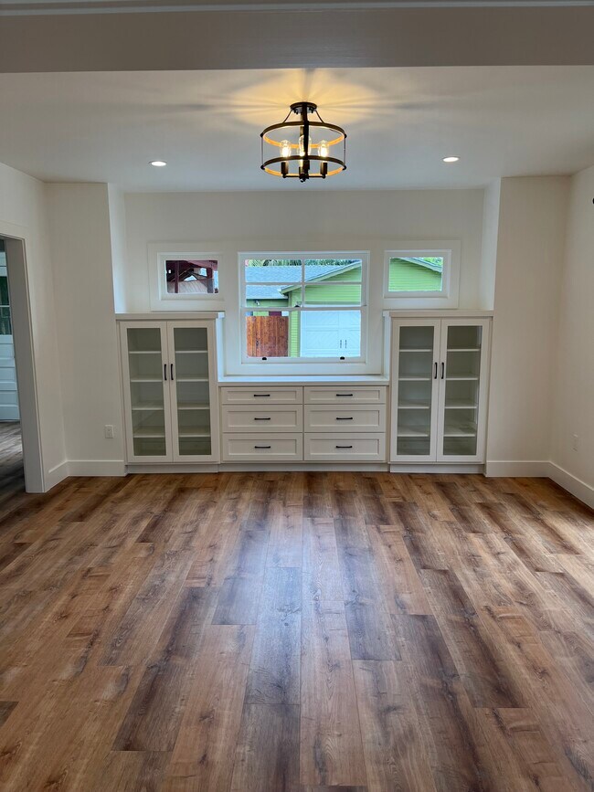 Dining room with built in hunch - 240 Lindero Ave