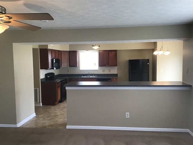 Foto del edificio - 5242 Basin Park Dr