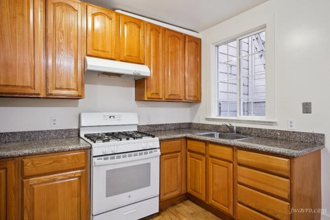 Building Photo - 647 Minna St
