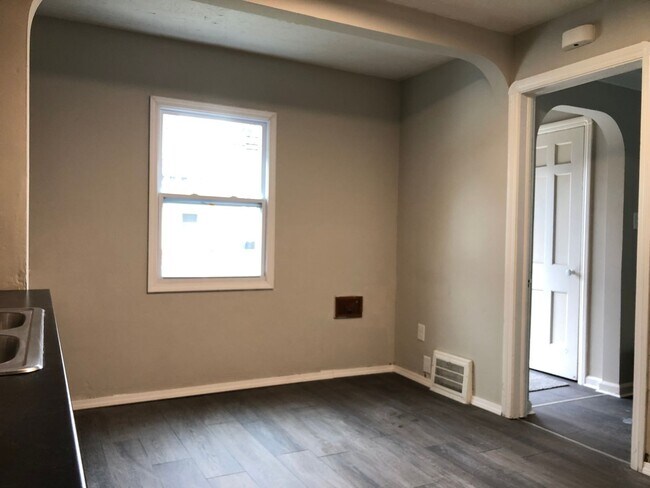 Building Photo - 3 BED 1 BATH SINGLE FAMILY HOME IN THE JEF...