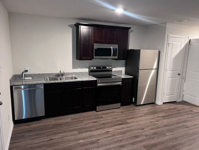 Kitchen - 1103 Attas Ave