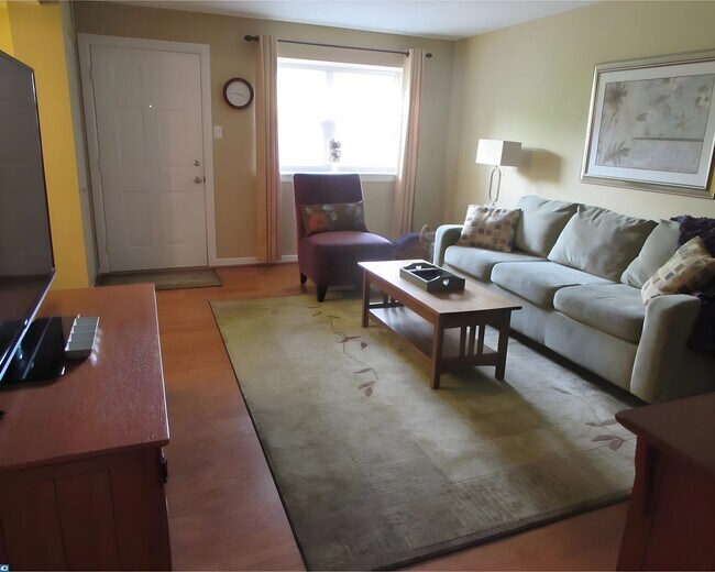 Foto del edificio - 221 Arbour Ct