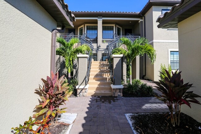 Foto del edificio - *ESPLANADE**2 BEDS+DEN/2BATH** FURNISHED S...