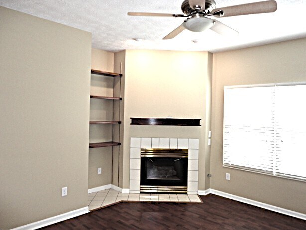 Foto del edificio - 6957 Spring Farm Ct