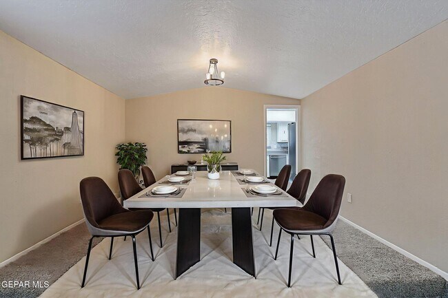 Foto del edificio - 4871 Los Reales Dr