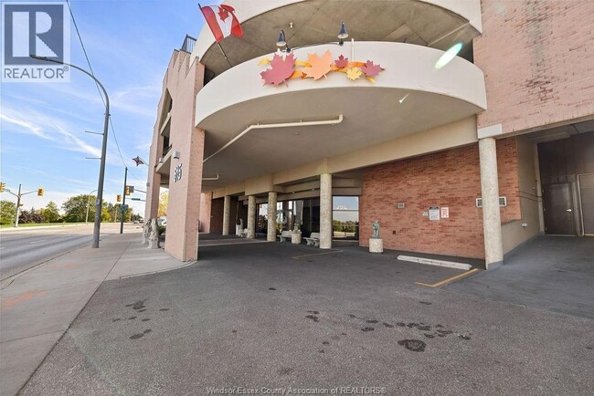 Building Photo - 515 Riverside Dr W