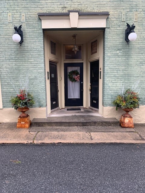 Exterior entrance - 518 Long St