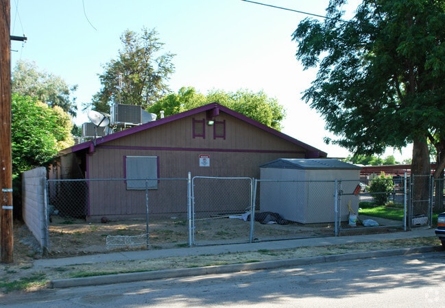Building Photo - Dennett Gardens Apartments