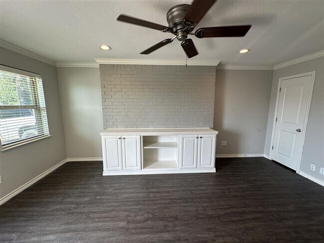 Building Photo - 8320 Cambridge Rd