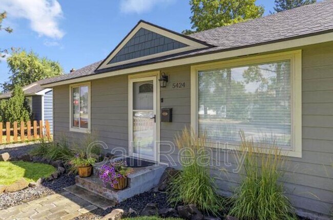 Foto del edificio - 5424 N Oak St