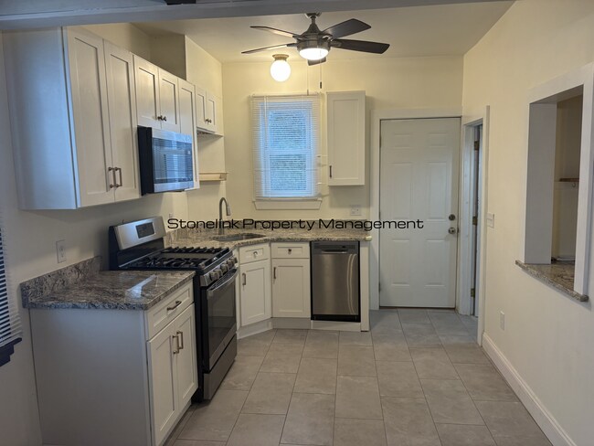 Foto del edificio - 124 Leo Ave