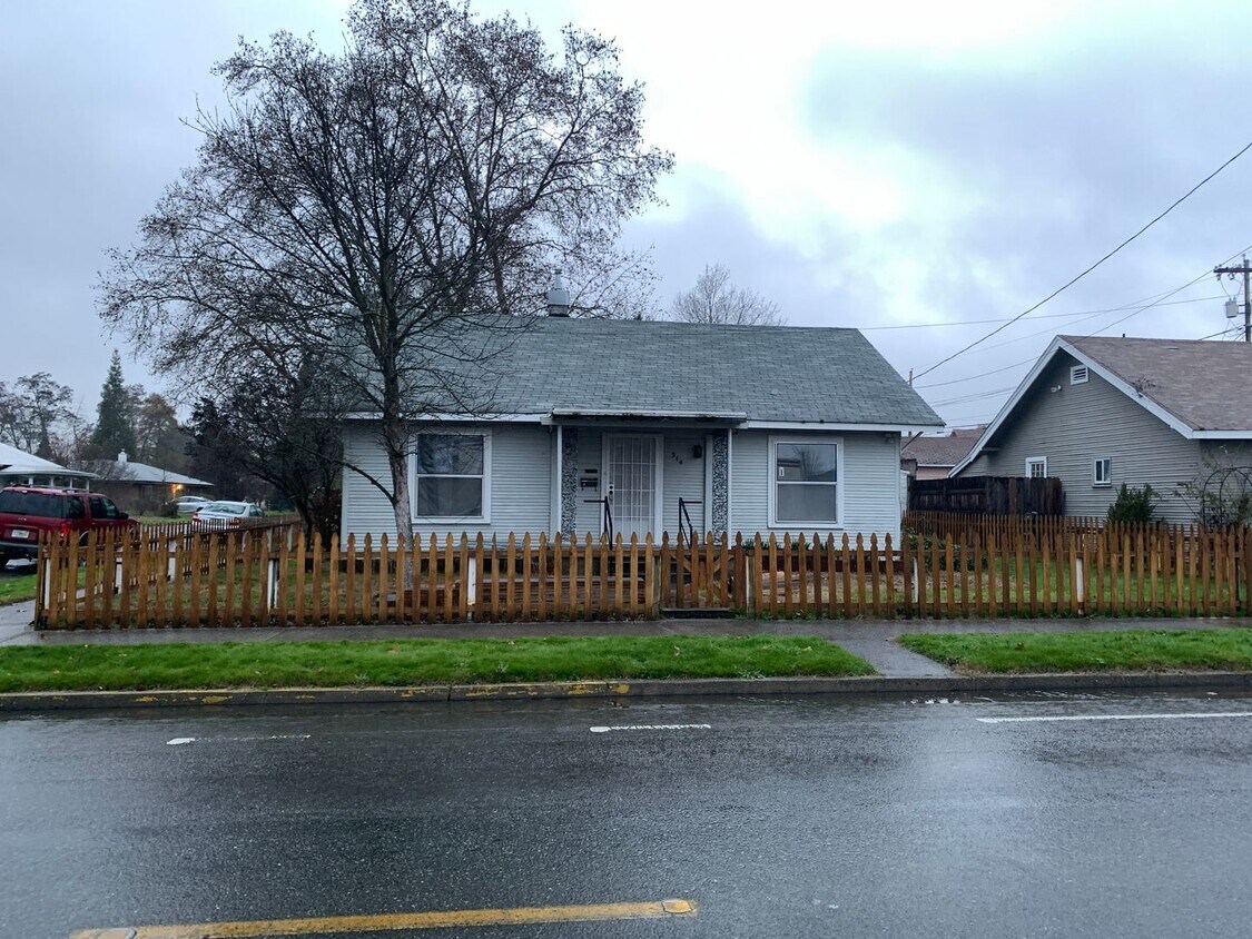 Primary Photo - 310-314 SW 4th St