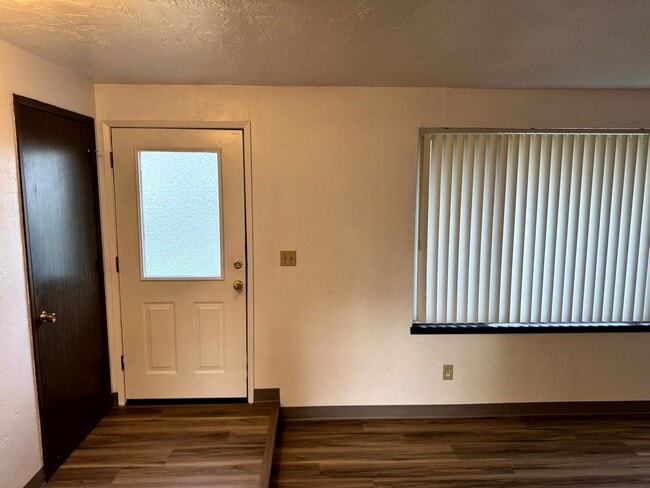 Building Photo - 2 Bedroom Duplex in Southwest Eugene