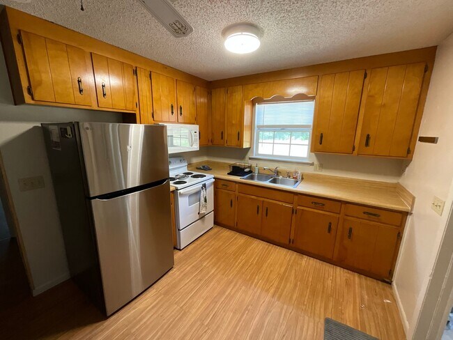 Foto del edificio - Rural 2/2 near Compass Lake in Marianna w/ One-Car Garage