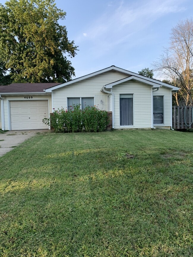 Building Photo - 4609 W Knox Dr