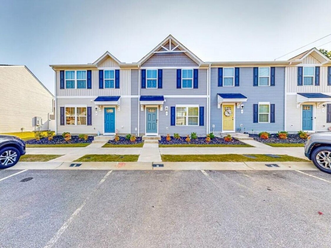 Primary Photo - 3 Bedroom Townhome in Greer