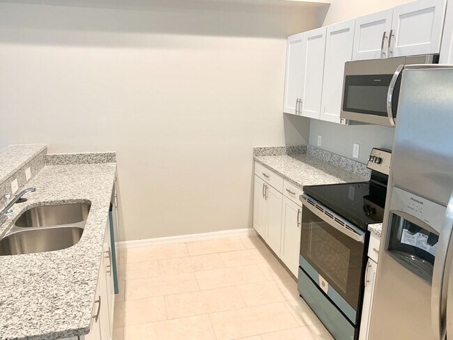 Foto del edificio - Like New DUPLEX 3 bedroom, 2 bath, 1 car g...