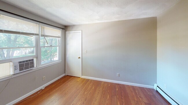 Building Photo - 18 Cranston Cir