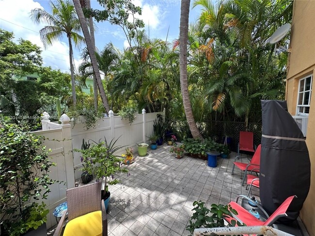 Foto del edificio - 8200 Harding Ave