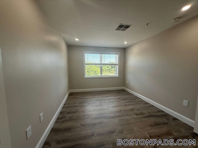 Building Photo - 21 Kenmar Dr