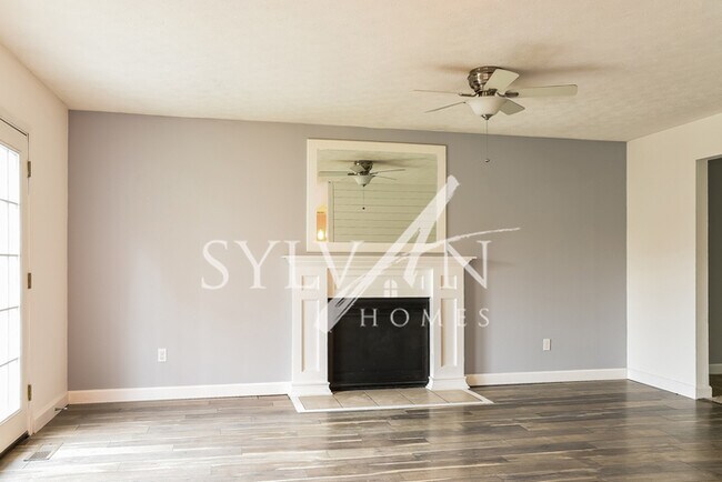 Building Photo - The living is easy in this 3 bedroom, 2 ba...