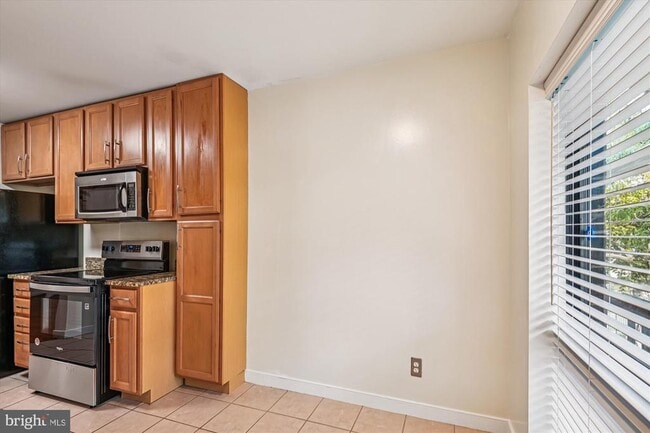 Foto del edificio - 300 Hilltop Ln